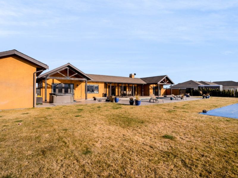 Exterior (12)